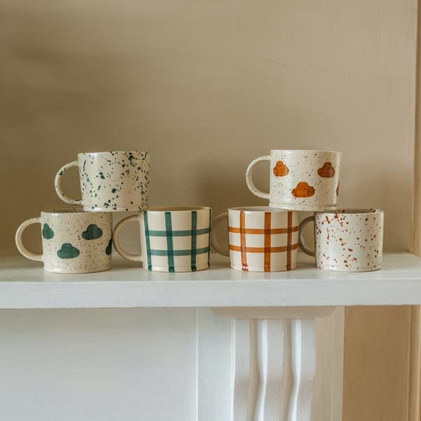 Gingham Check Ceramic Mug in Ginger (3)