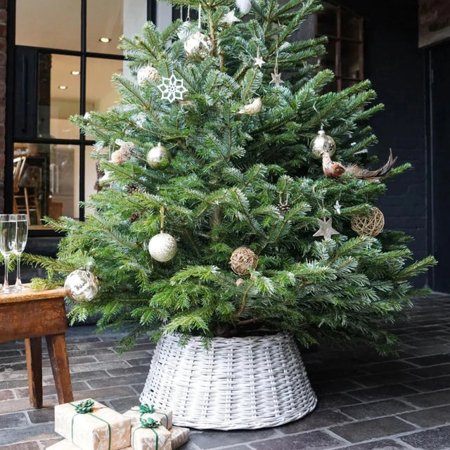 Ivyline Round Wicker Tree Skirt in White