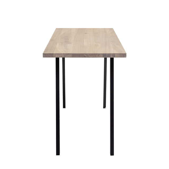 Cozy Oak Table in Brown (10)