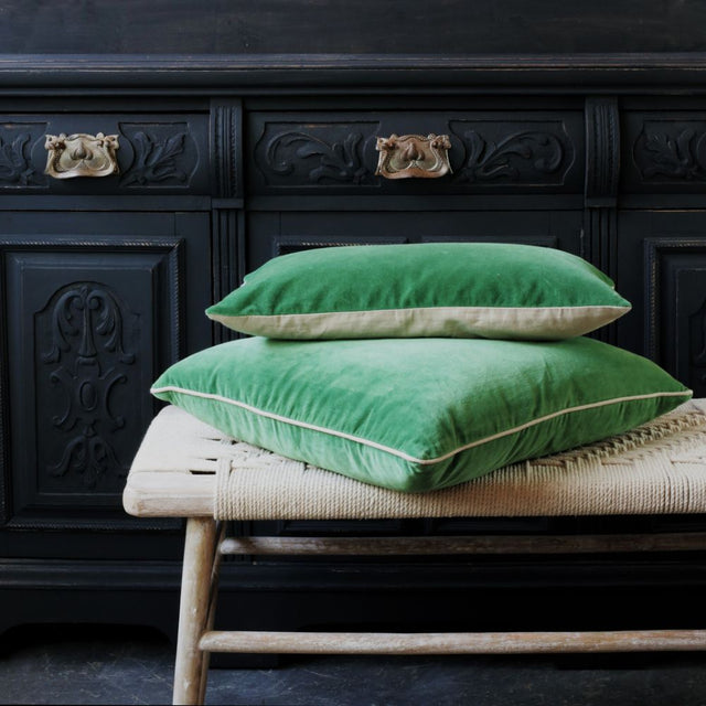 Unari Velvet Cushion in Green