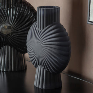 Stella Vase in Frosted Black